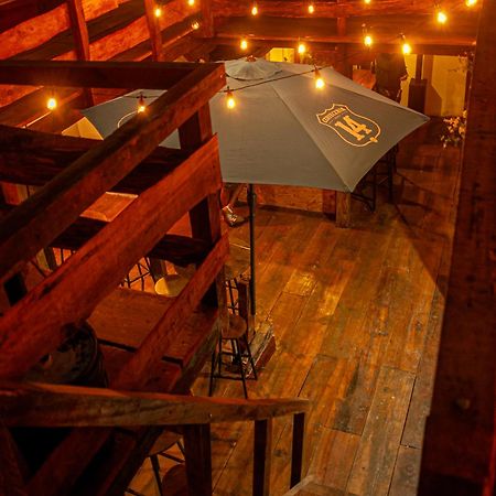 Kamazoztz Hostel And Travel Антигуа-Гватемала Экстерьер фото
