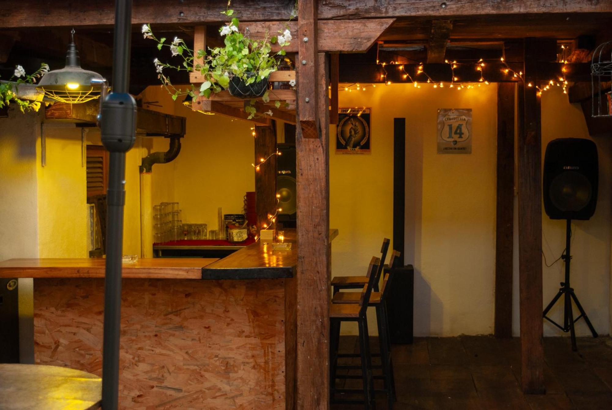 Kamazoztz Hostel And Travel Антигуа-Гватемала Экстерьер фото
