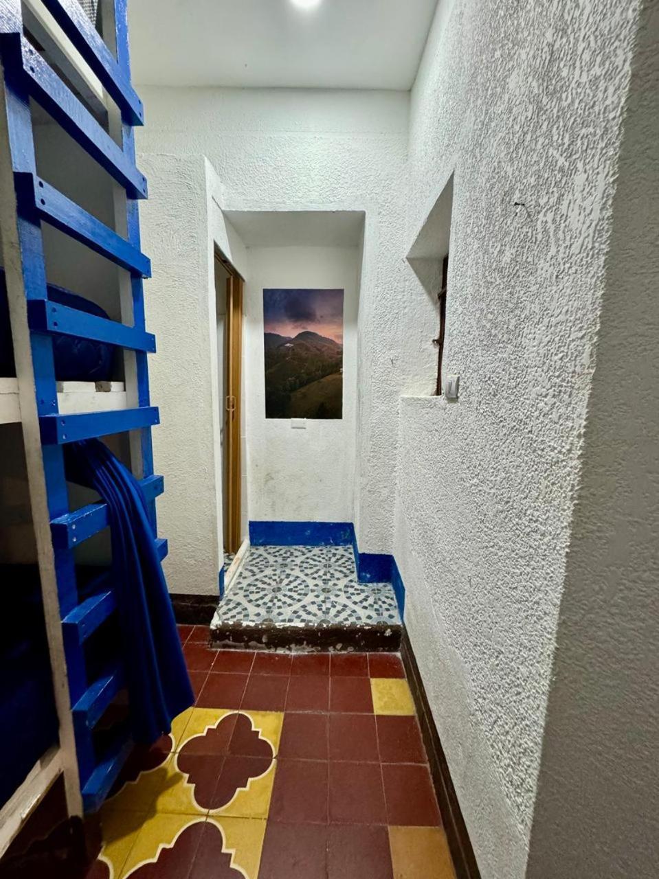 Kamazoztz Hostel And Travel Антигуа-Гватемала Экстерьер фото