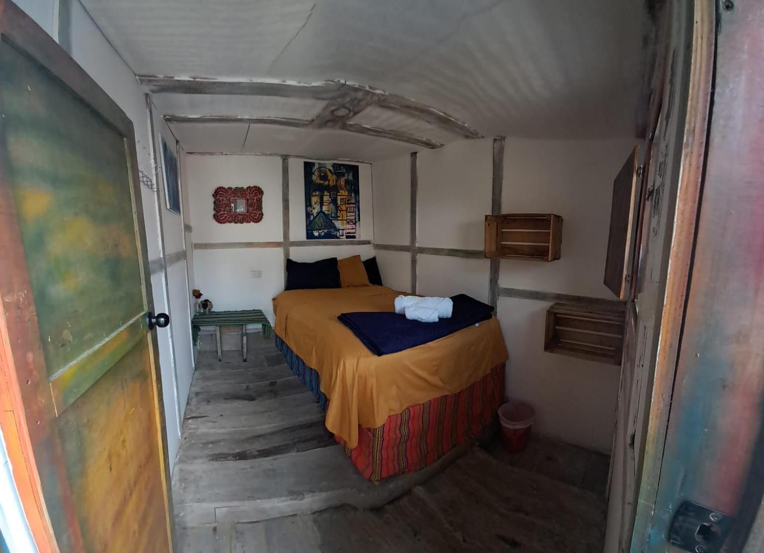 Kamazoztz Hostel And Travel Антигуа-Гватемала Экстерьер фото